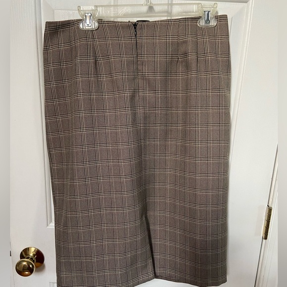 Giorgio Sant’ Angelo Skirt Suit. Size 12. 3/4 length sleeve. Attached belt - Picture 6 of 6